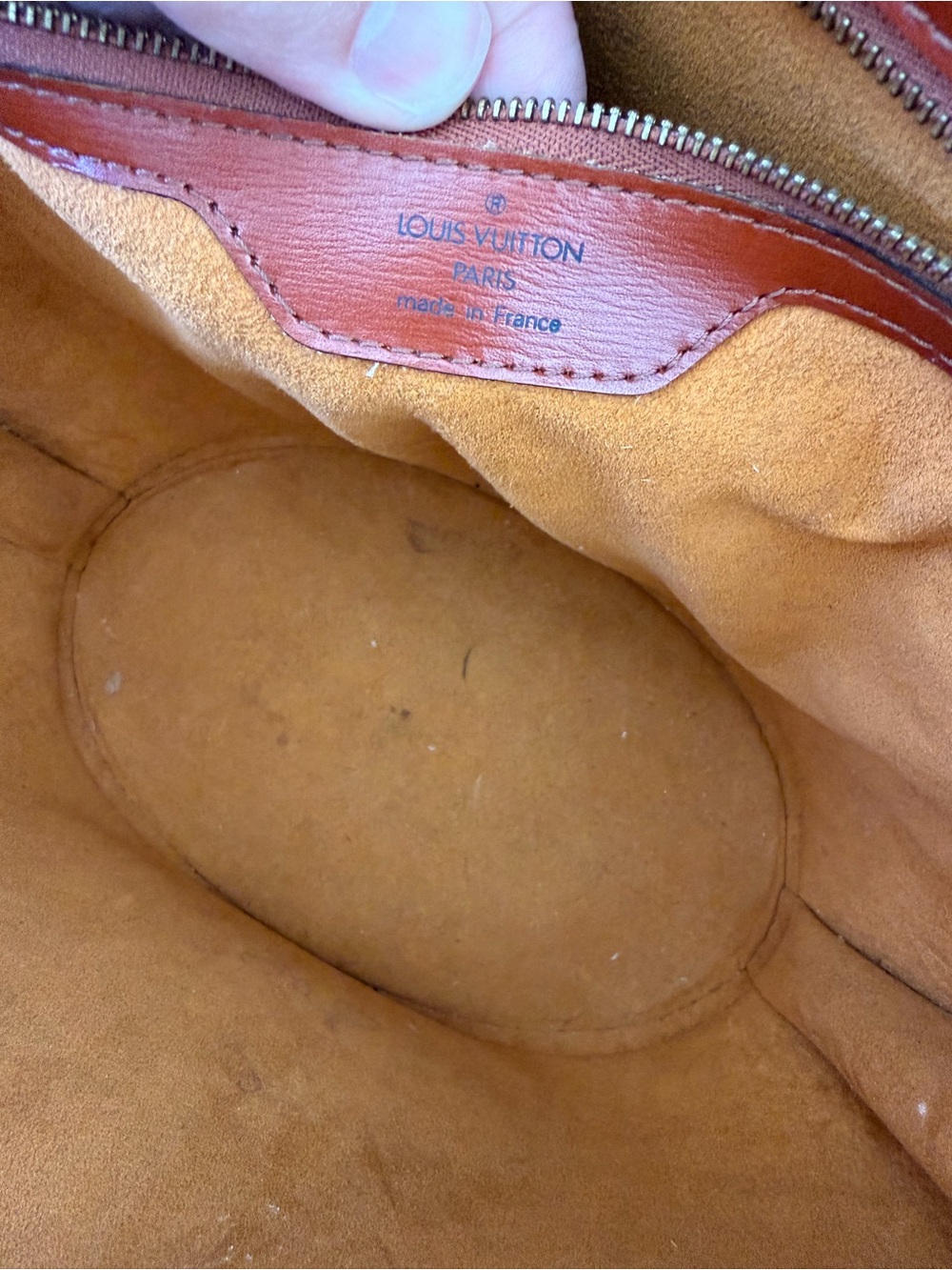 Louis Vuitton Saint Jacques GM Tote
Bag (Epi Leather) - Picture 11 of 16